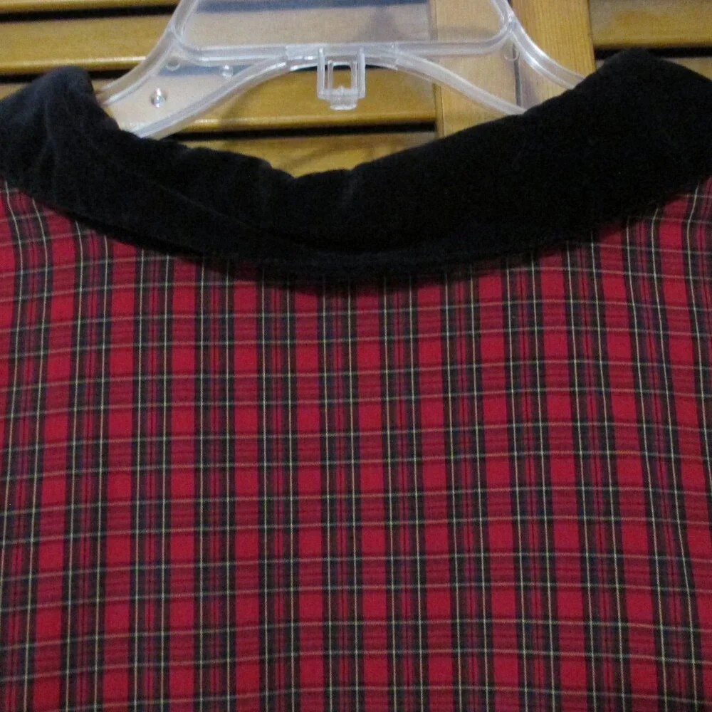 Karen Scott top Christmas plaid with dogs, velvet collar & buttons size 2x - Picture 11 of 12
